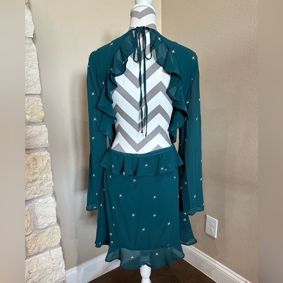 HONEY PUNCH BACKLESS LONG SLEEVE DRESS IN A BEAUTIFUL PEACOCK GREEN - Picture 3 of 8